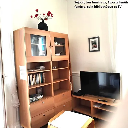 Apartament Souvenir, A Pied Parking Wifi